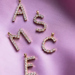 Hot Letter Necklace M/Crystal Halsband