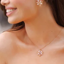 Online Melia Necklace Halsband